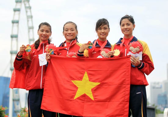 Vietnamese athletes continue to bring gold medal for Vietnam in the women’s lightweight four (1000m). (Photo:SGGP)
